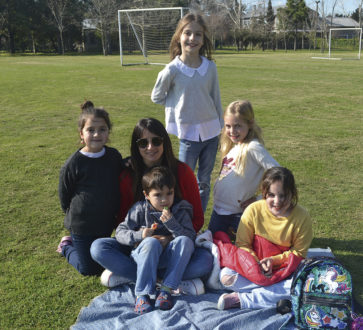 Chiara Di Donna, Agustina Lorenzo, Alexia Cardozo, Nika Woycik, Tomás Di Donna y Mila Cikato